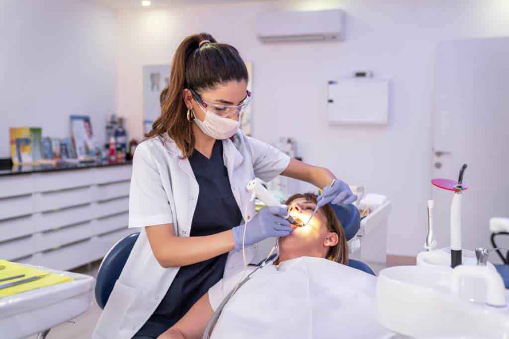 traitement endodontique soins endodontie dentiste dentisterie esthétique urgence clinique dentaire santé dents