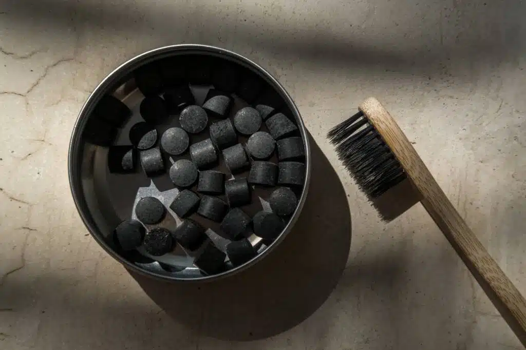 dentifrice solide au charbon