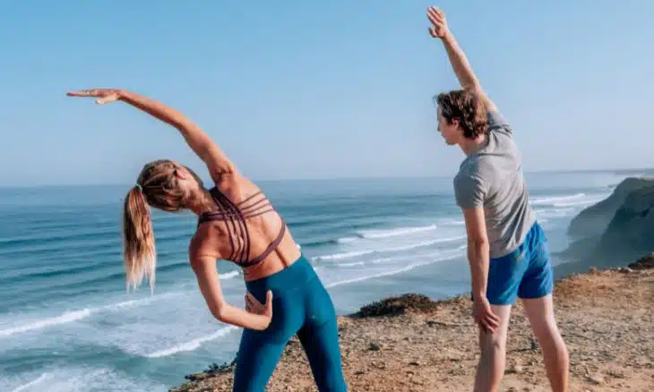 un couple pratiquant du sport